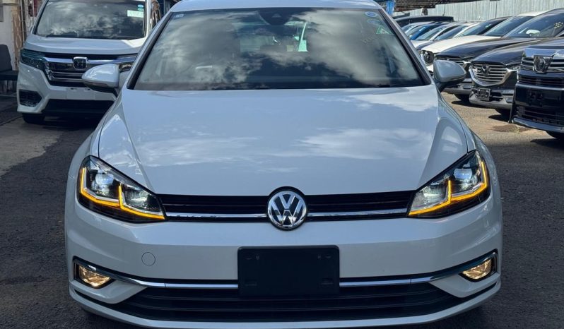 
								Volkswagen Golf TSI full									