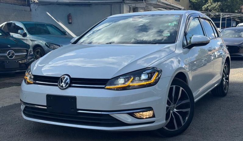 
								Volkswagen Golf TSI full									