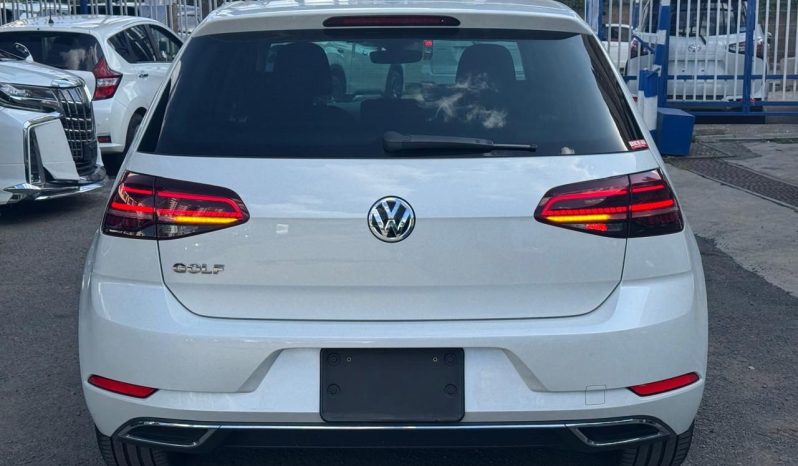 
								Volkswagen Golf TSI full									