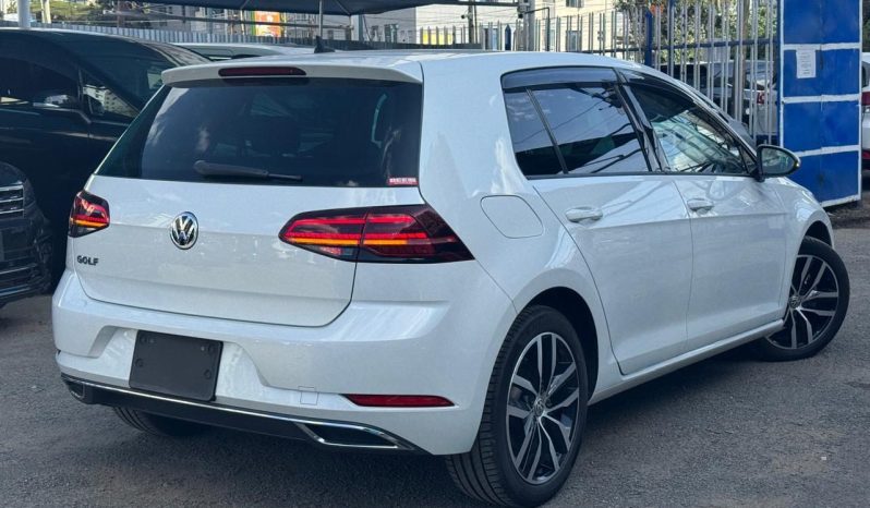 
								Volkswagen Golf TSI full									