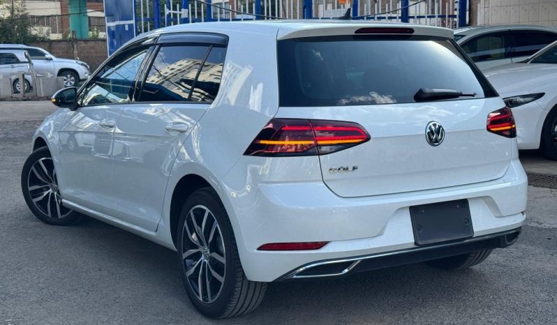 
								Volkswagen Golf TSI full									