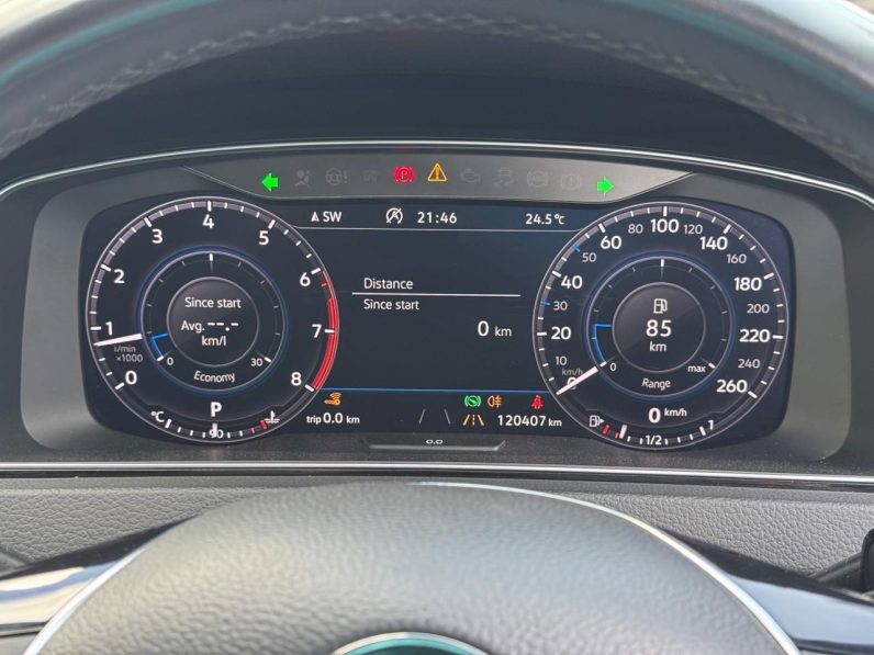 
								Volkswagen Golf TSI full									