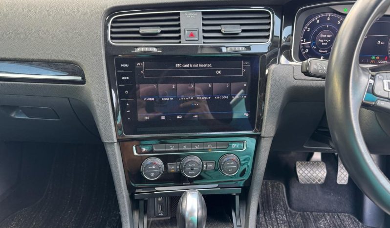 
								Volkswagen Golf TSI full									