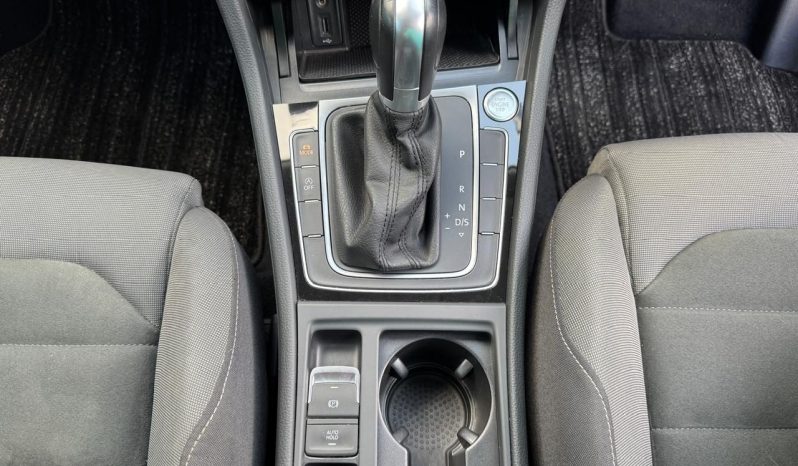 
								Volkswagen Golf TSI full									