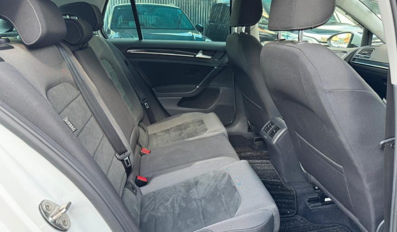 
								Volkswagen Golf TSI full									