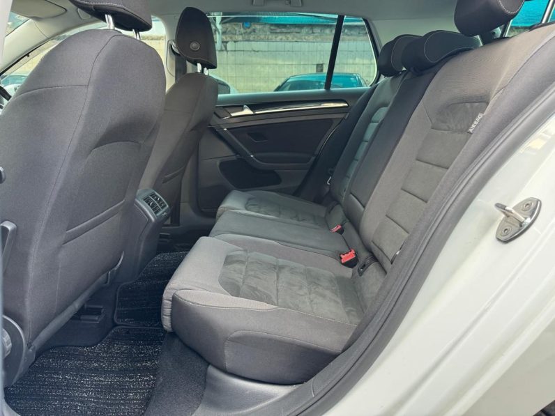 
								Volkswagen Golf TSI full									