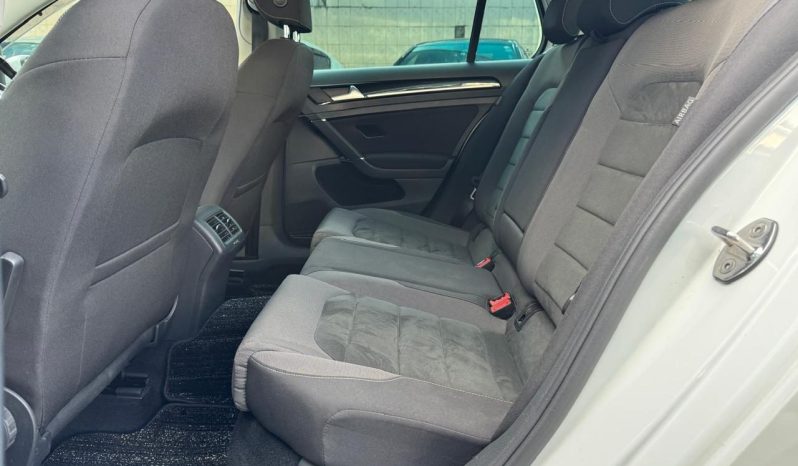 
								Volkswagen Golf TSI full									