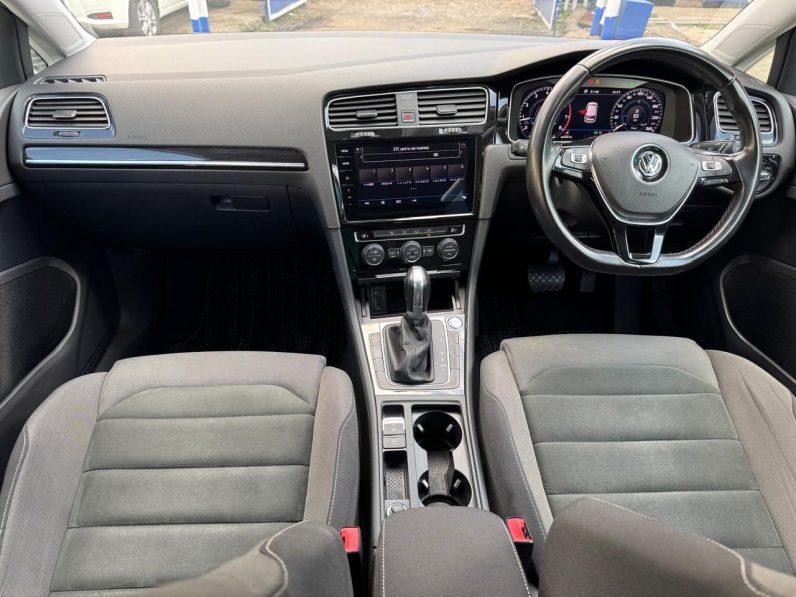
								Volkswagen Golf TSI full									