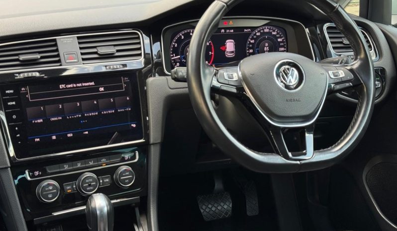 
								Volkswagen Golf TSI full									