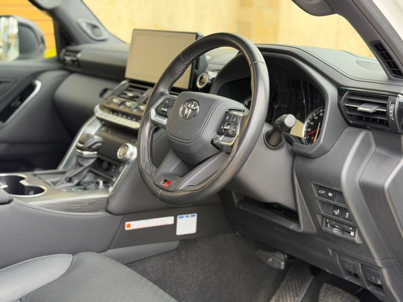 
								Toyota Land Cruiser LC300 full									