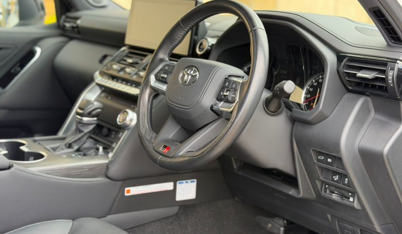 
								Toyota Land Cruiser LC300 full									