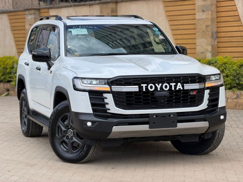 
								Toyota Land Cruiser LC300 full									