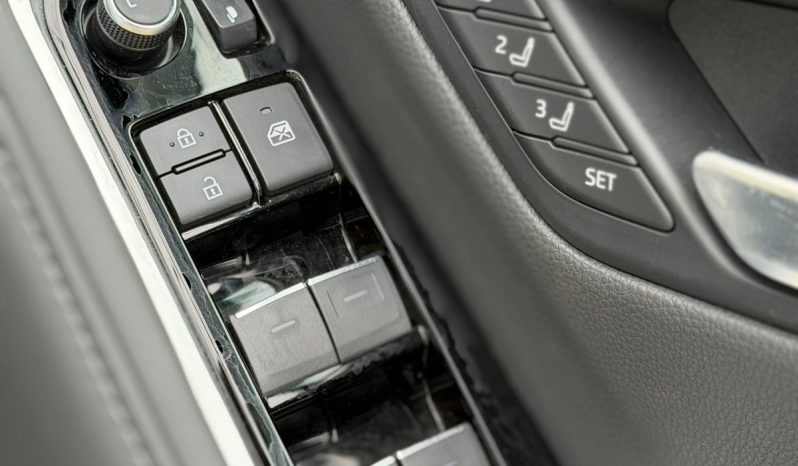 
								Toyota Land Cruiser LC300 full									