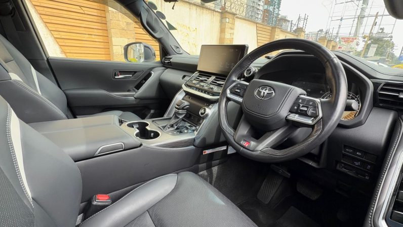 
								Toyota Land Cruiser LC300 full									