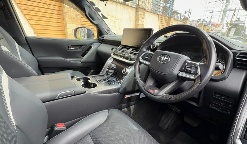 
								Toyota Land Cruiser LC300 full									