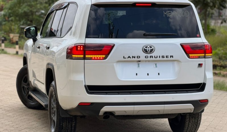 
								Toyota Land Cruiser LC300 full									