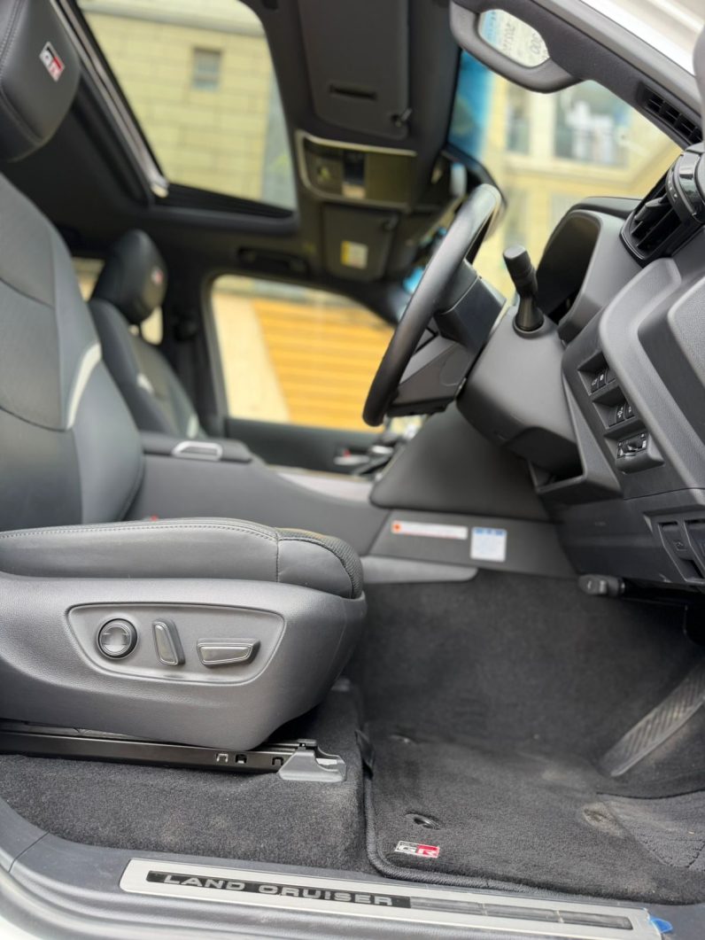 
								Toyota Land Cruiser LC300 full									