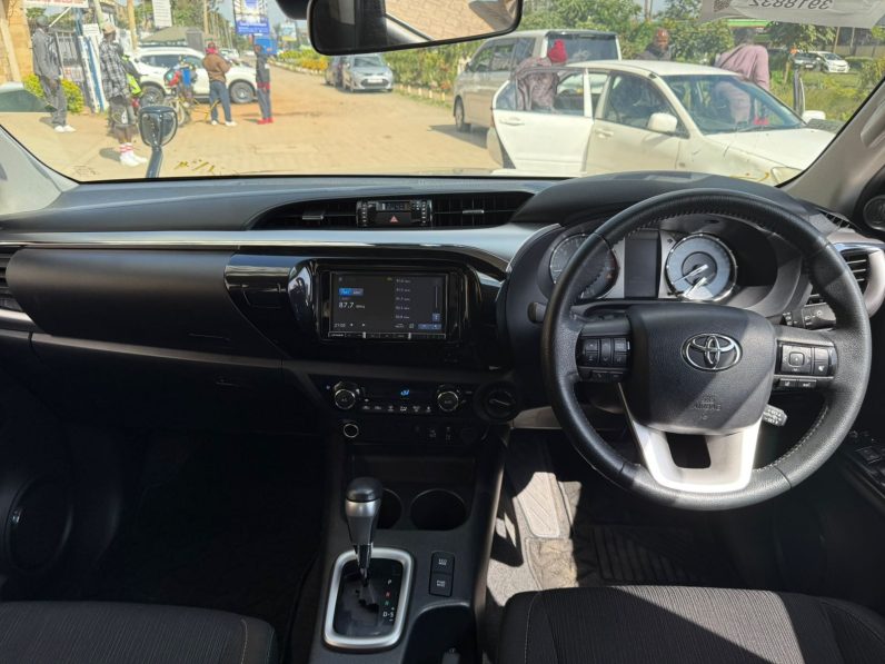 
								Toyota Hilux full									
