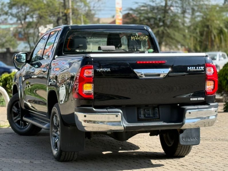 
								Toyota hilux full									