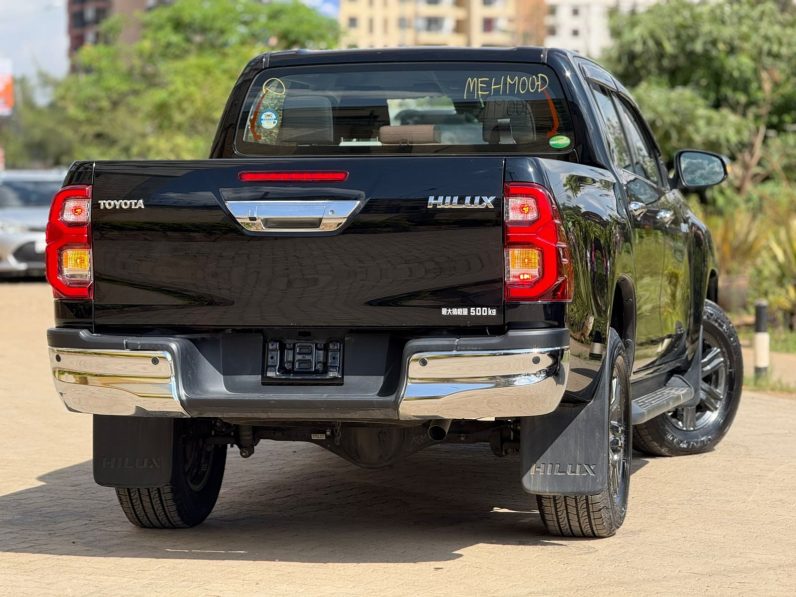 
								Toyota Hilux full									