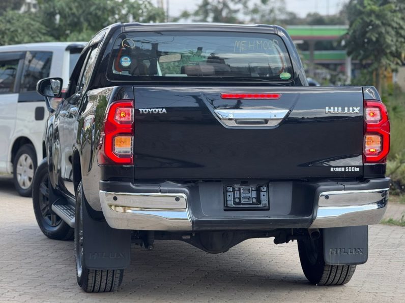 
								Toyota Hilux full									