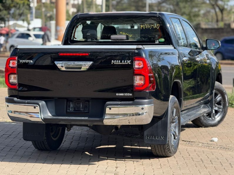 
								Toyota hilux full									