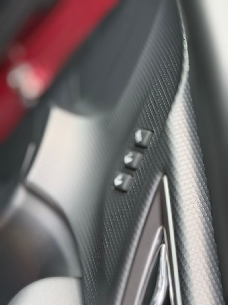 
								Subaru Forester Sk9 full									