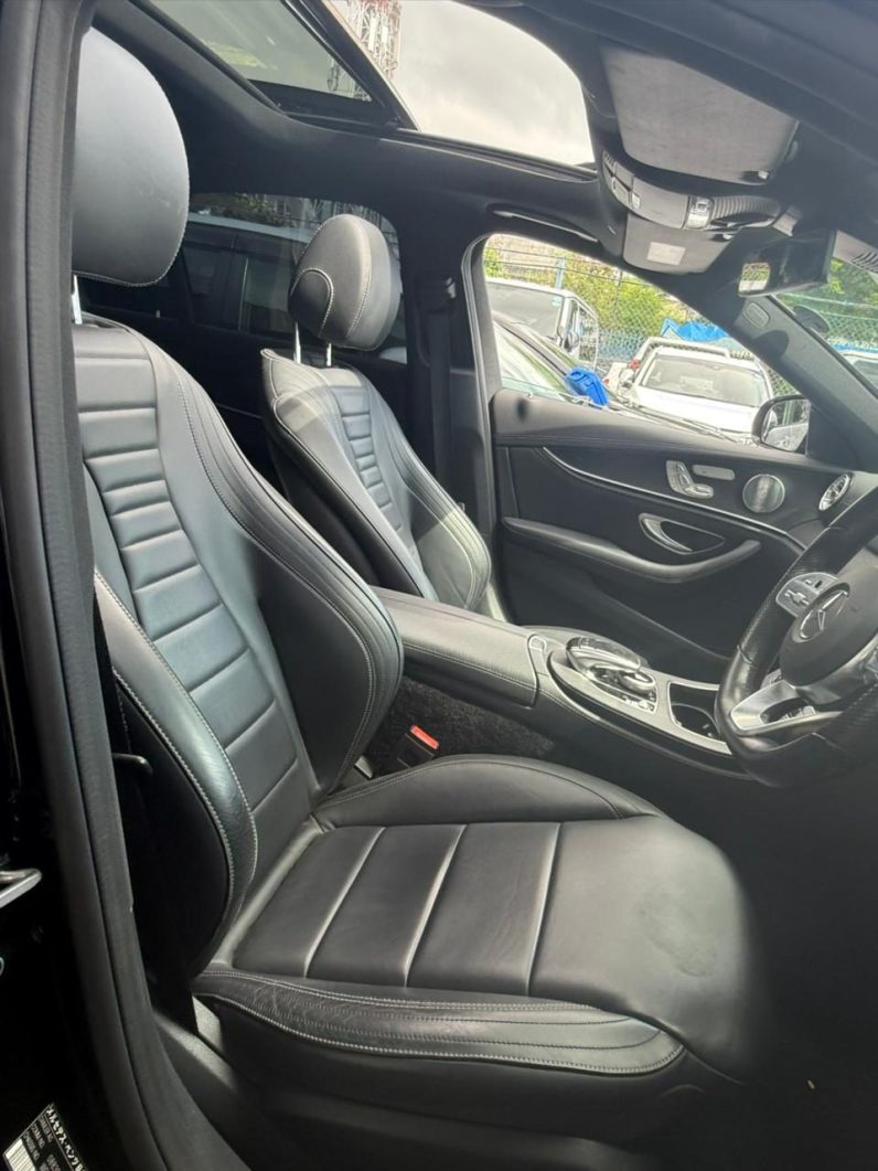 
								Mercedes Benz E200 full									