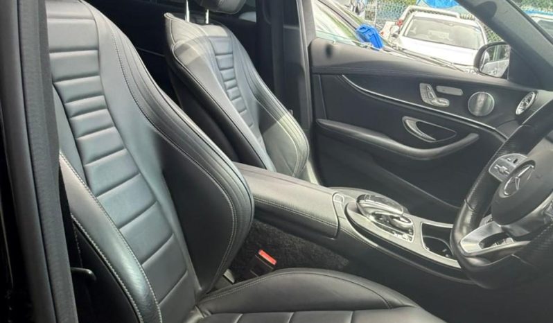 
								Mercedes Benz E200 full									