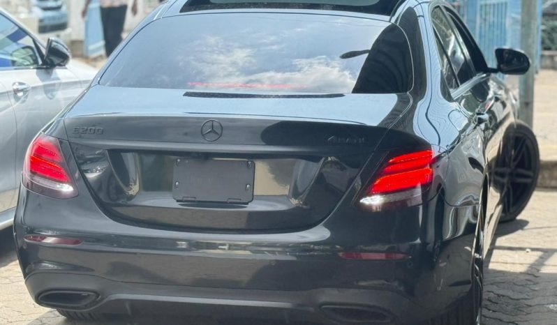 
								Mercedes Benz E200 full									