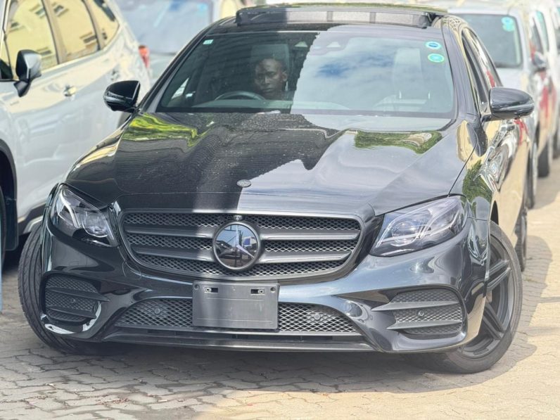 
								Mercedes Benz E200 full									