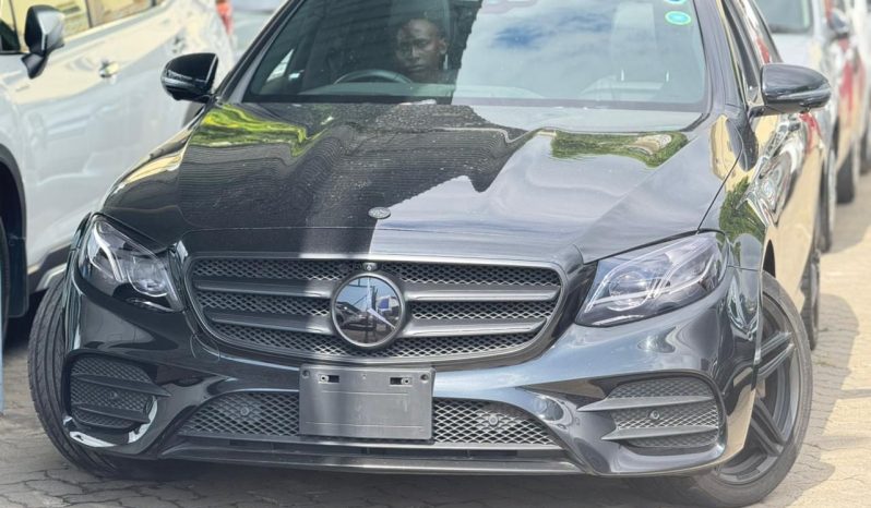 
								Mercedes Benz E200 full									