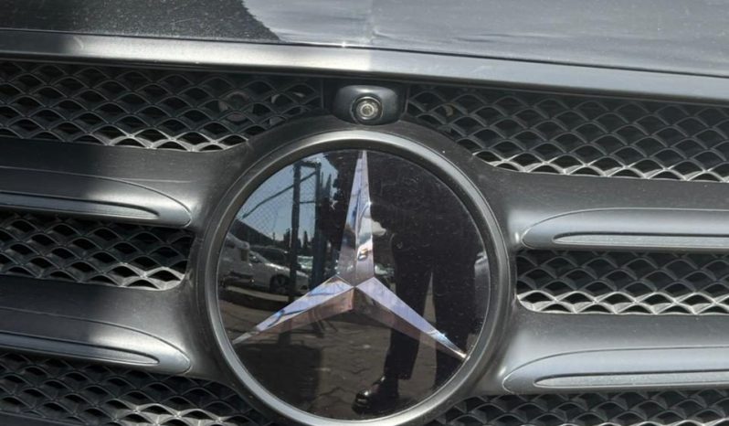 
								Mercedes Benz E200 full									