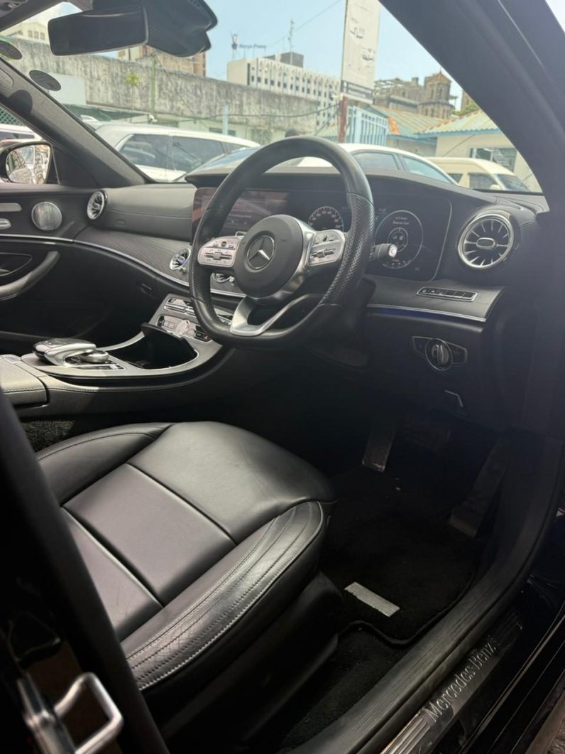 
								Mercedes Benz E200 full									