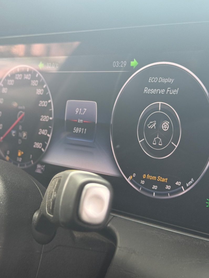 
								Mercedes Benz E200 full									