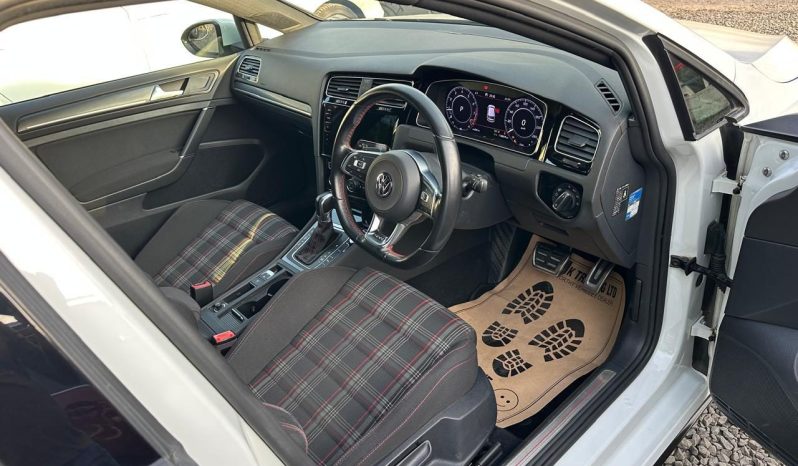 
								Voxwagen golf GTI full									