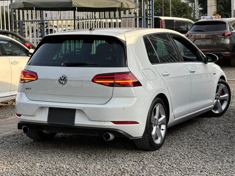 
								Voxwagen golf GTI full									