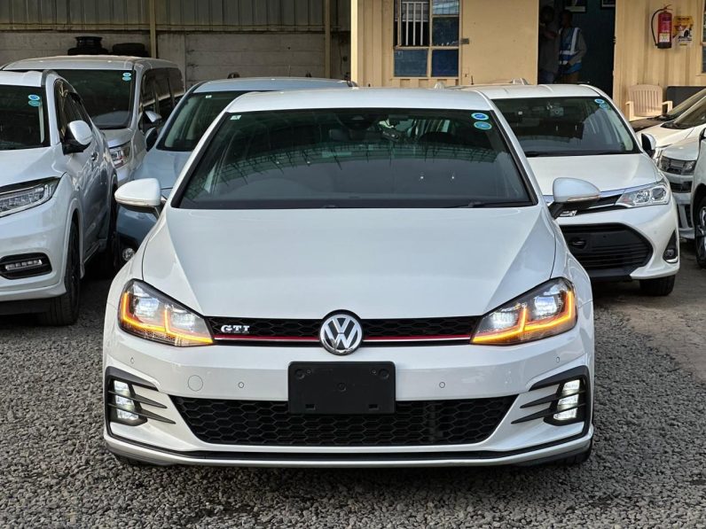 
								Voxwagen golf GTI full									