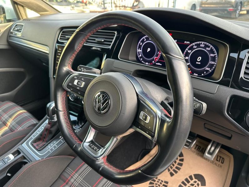 
								Voxwagen golf GTI full									