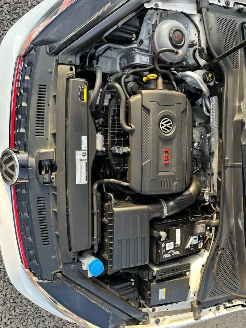 
								Voxwagen golf GTI full									