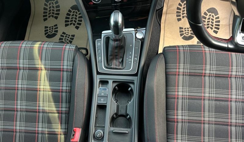 
								Voxwagen golf GTI full									