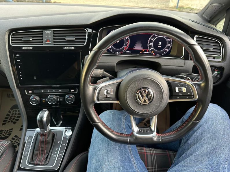
								Voxwagen golf GTI full									