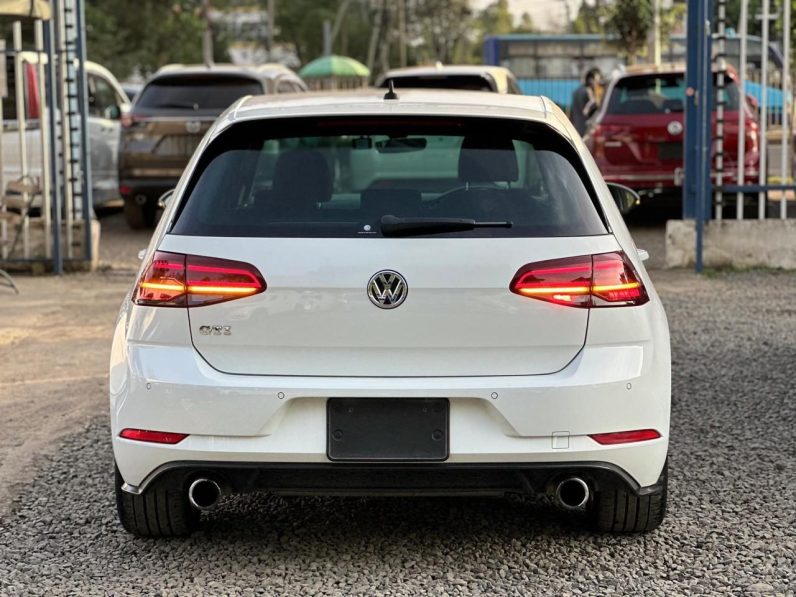 
								Voxwagen golf GTI full									