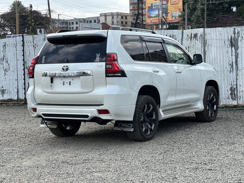 
								Toyota Land Cruiser Prado TX full									