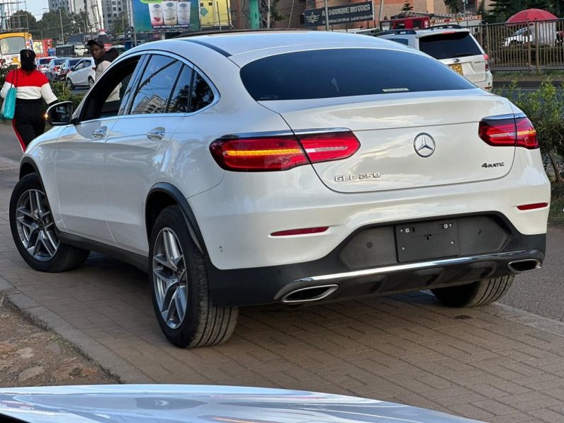 
								Mercedes Benz GLC 250 full									