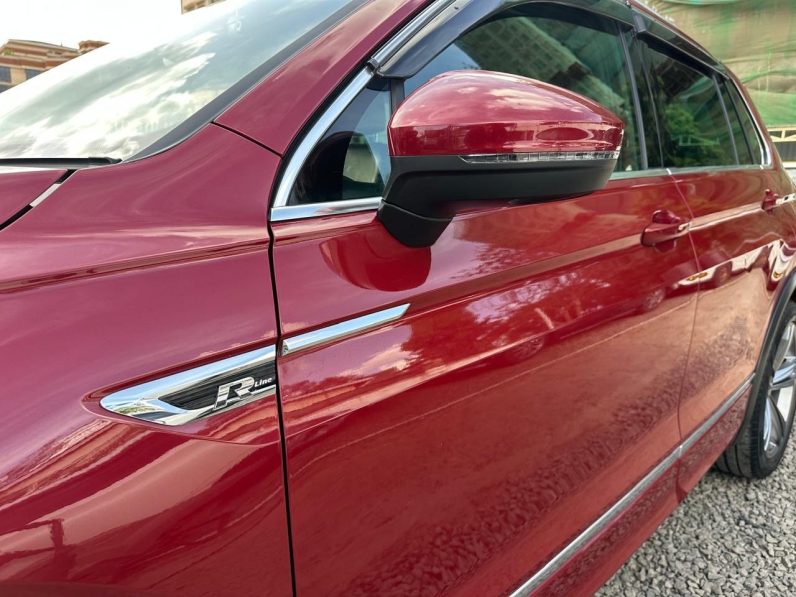 
								Volkswagen Tiguan full									