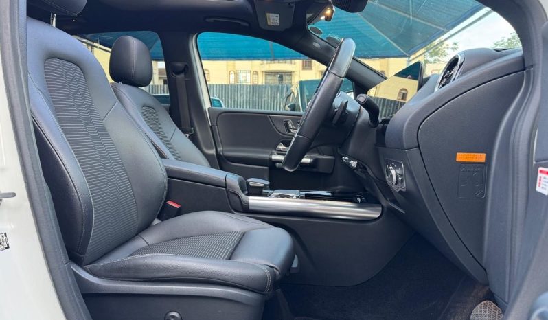 
								Mercedes Benz B180 full									