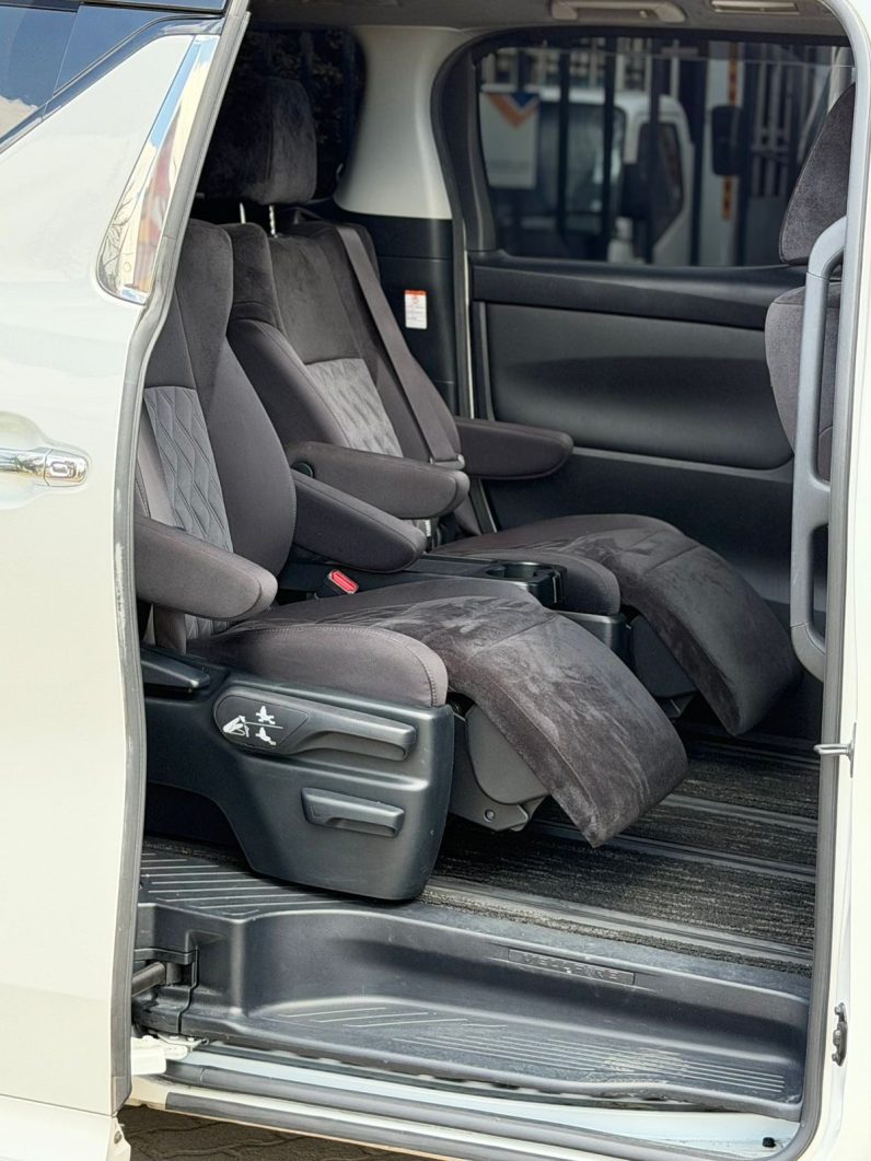 
								Toyota Vellfire full									