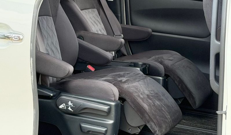 
								Toyota Vellfire full									