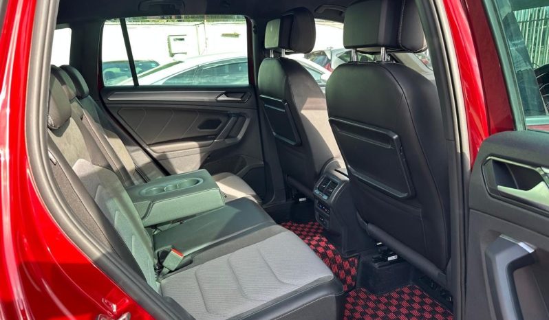 
								Volkswagen Tiguan full									